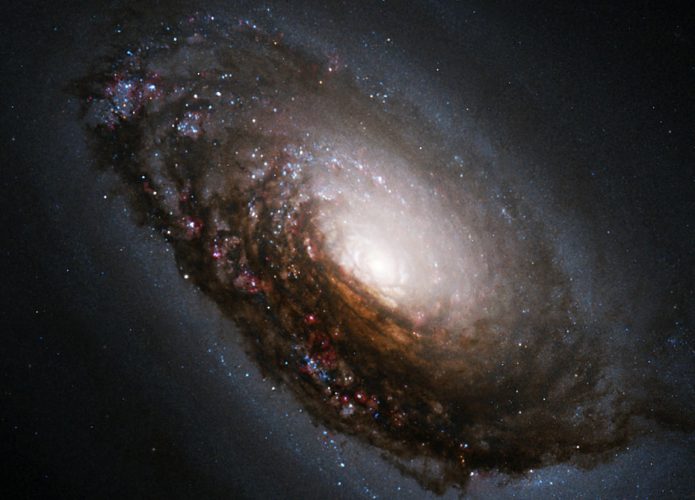 galaxia-do-olho-maligno-695x500