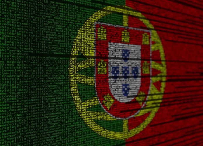 Bandeira de Portugal desenhada por códigos de programação