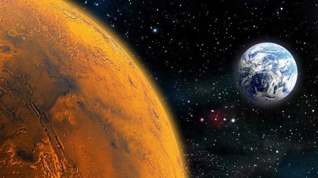 Superfície de Marte vista do espaço com planeta Terra ao fundo