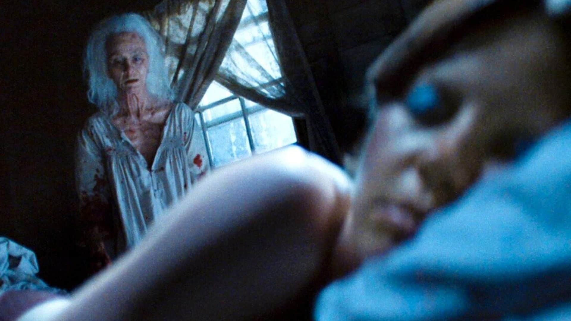 Mia Goth interpreta Pearl em X: A Marca da Morte