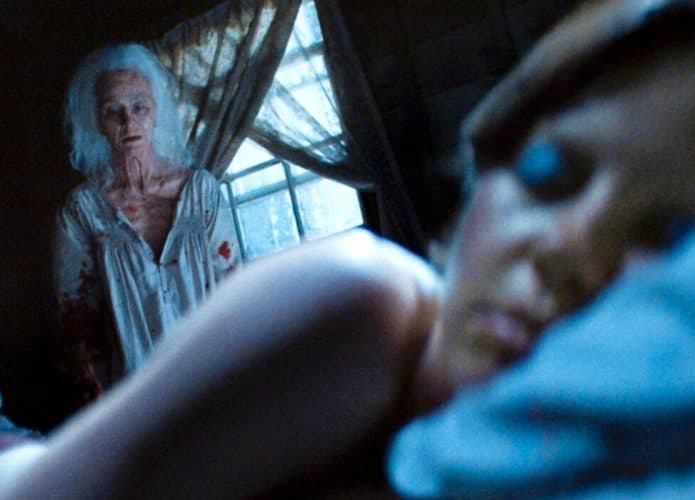 Mia Goth interpreta Pearl em X: A Marca da Morte