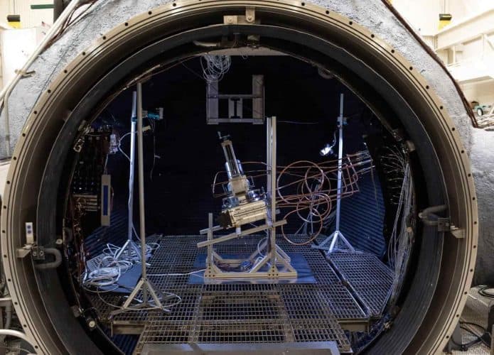 NASA extrai oxigênio de poeira lunar