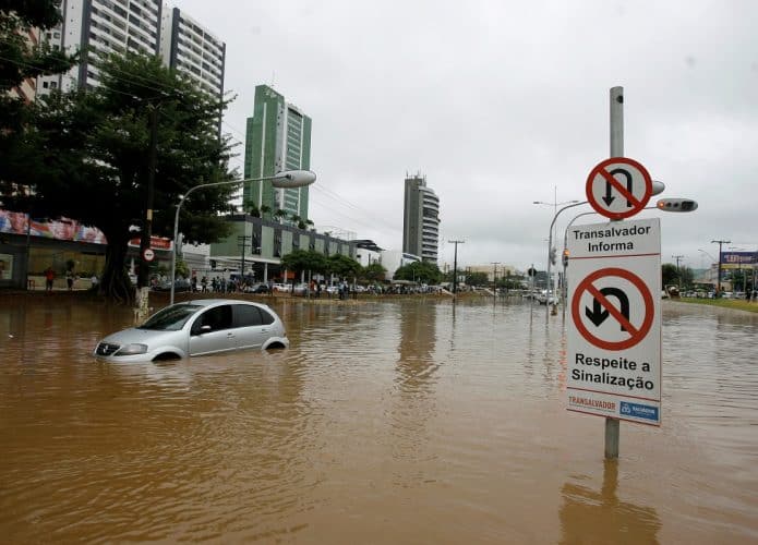Brasil_Salvador_enchente-695x500