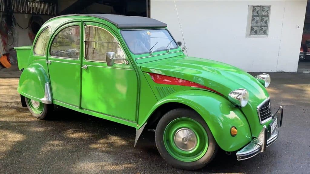 Citroën 2CV que o dono transformou num trailer