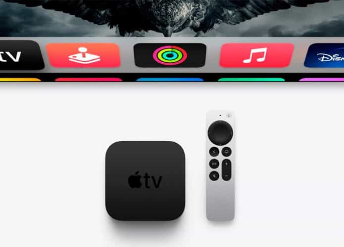 Aparelho Apple TV em frente TV com aplicativo da Apple aberto