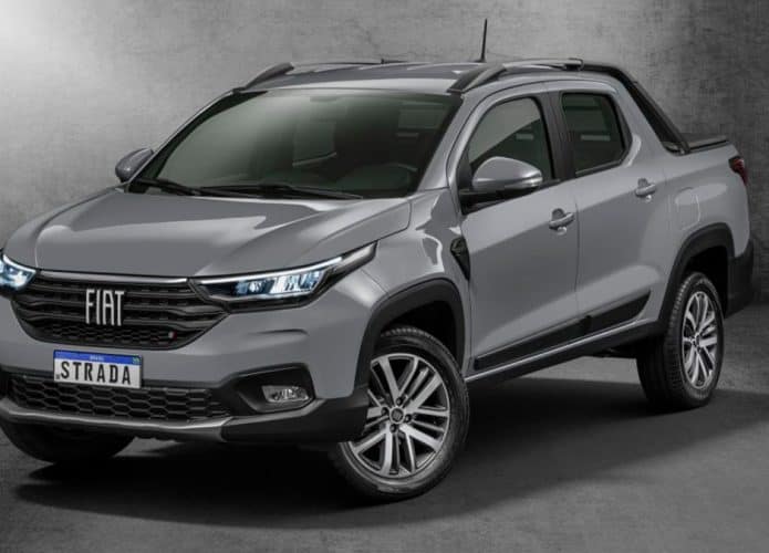 Fiat Strada meio de lado