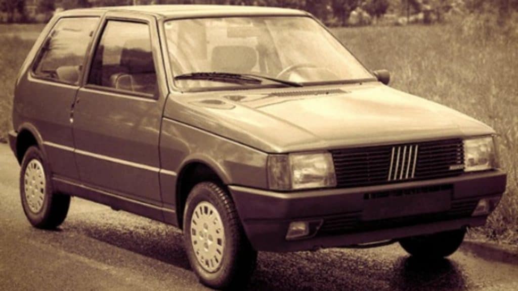 Carro em preto e branco