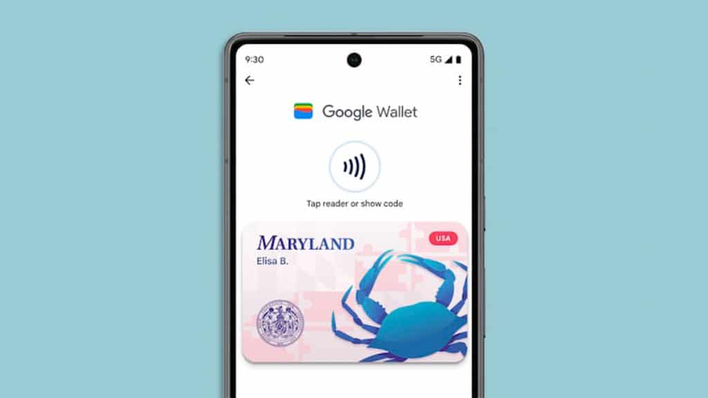 Montagem com celular com aplicativo Google Carteira aberto e exibindo um cartão
