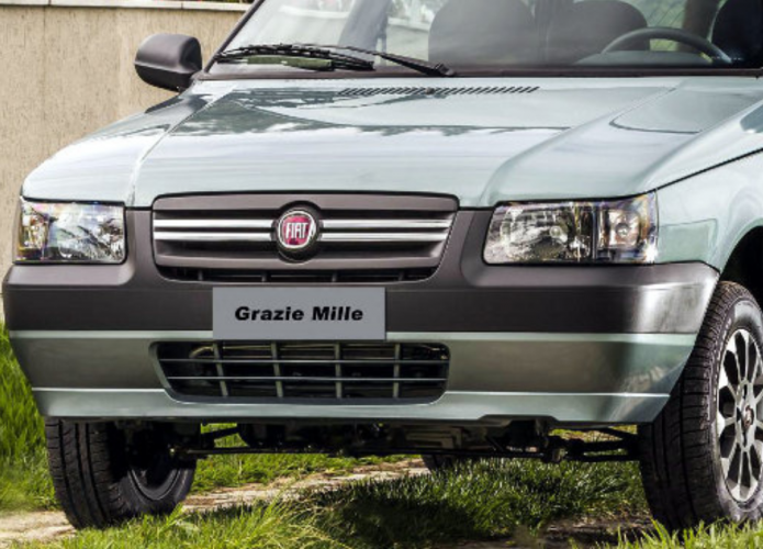 Imagem mostrando a frente do Fiat Uno 2013