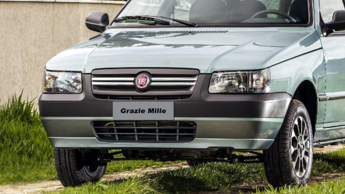 Imagem mostrando a frente do Fiat Uno 2013