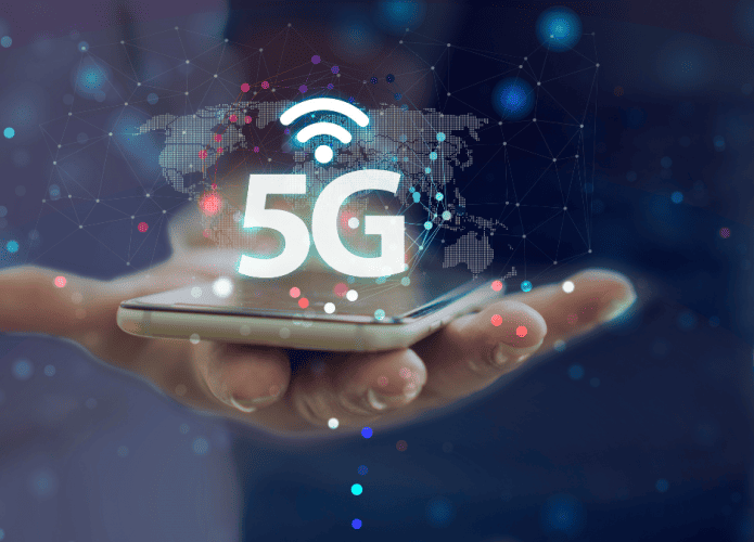 Imagem mostrando mão segurando o símbolo do 5G, metaforizando a velocidade do 5G na palma da mão