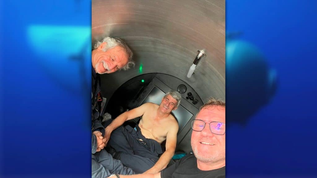 Foto tirada dentro do submarino que sumiu perto do Titanic