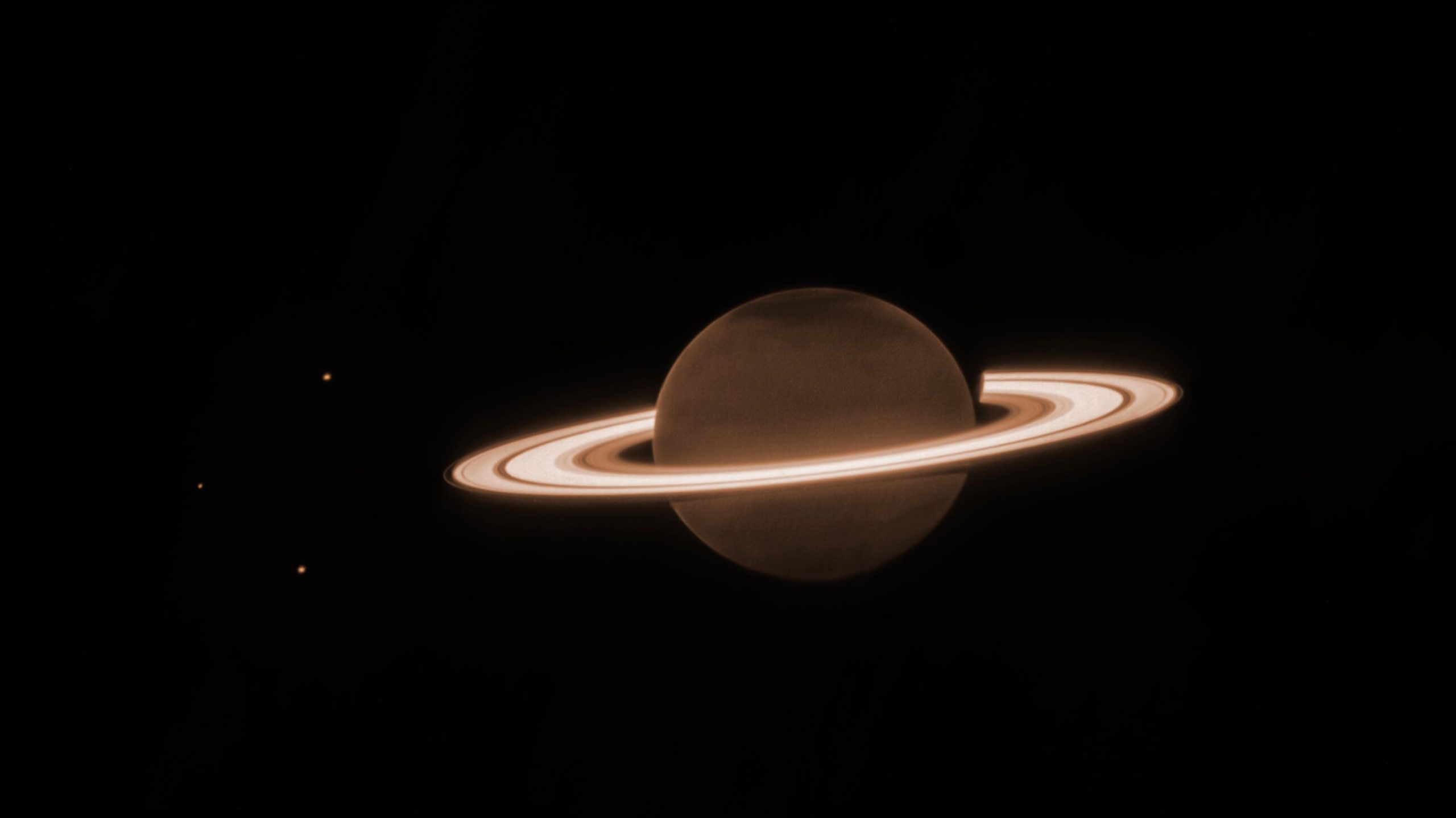 Anéis de Saturno vistos como nunca antes pelo James Webb