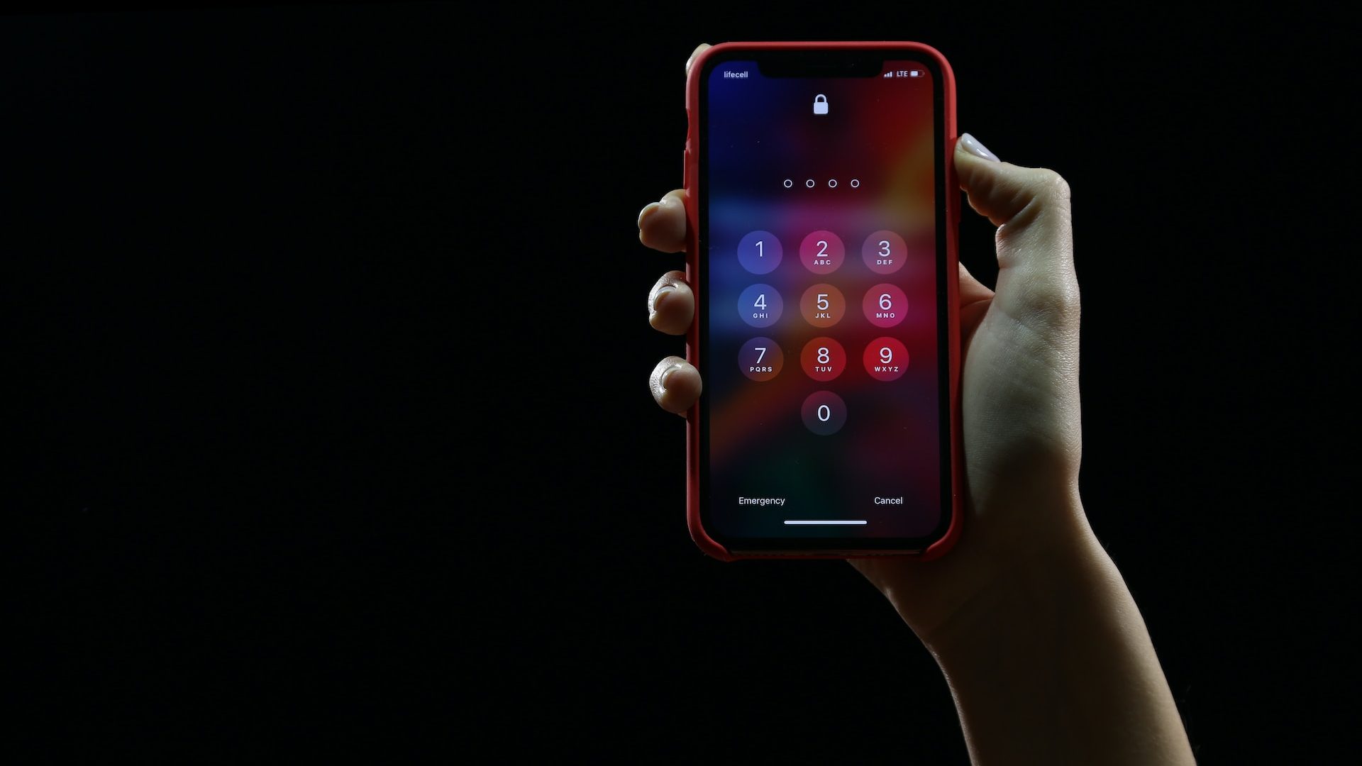 Senha iPhone. Foto: Yura Fresh/Unsplash