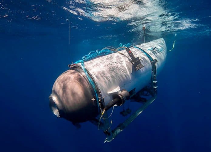 Submarino que sumiu perto do Titanic debaixo d'água