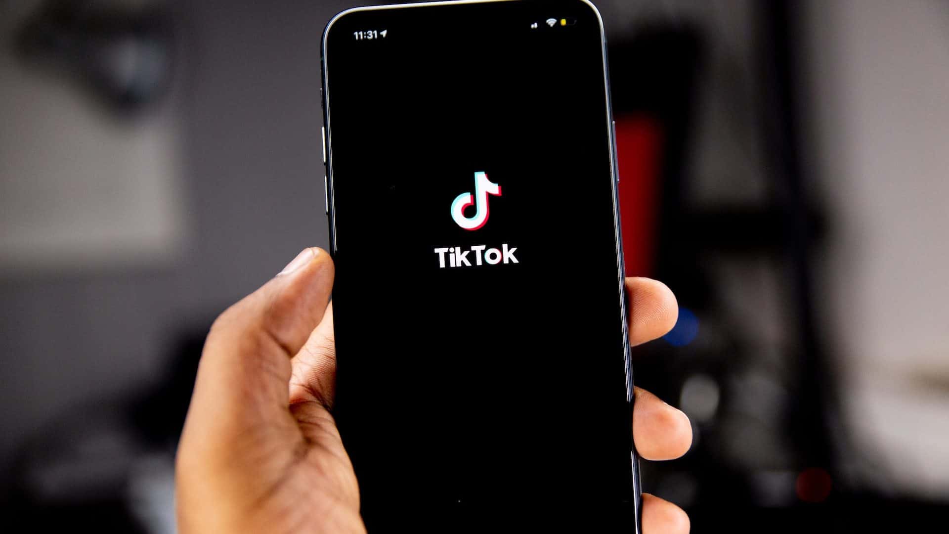 TikTok. Folo: Solen Feyissa/Unsplash