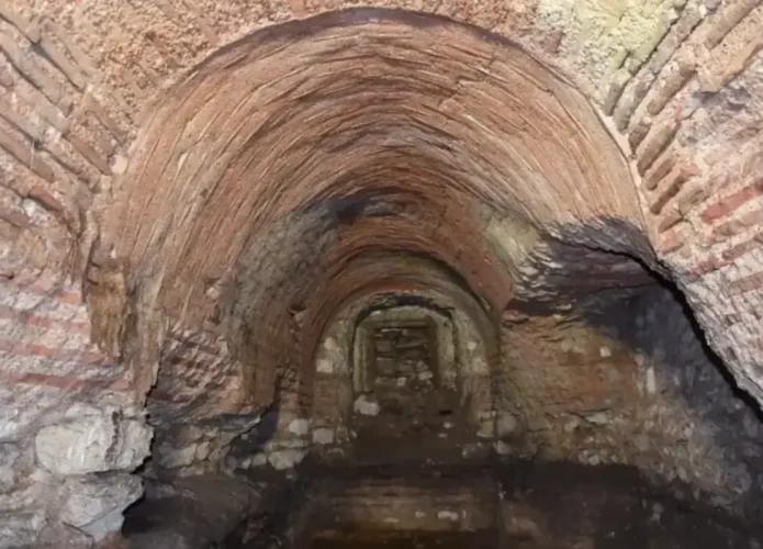 Túnel encontrado sob Istambul
