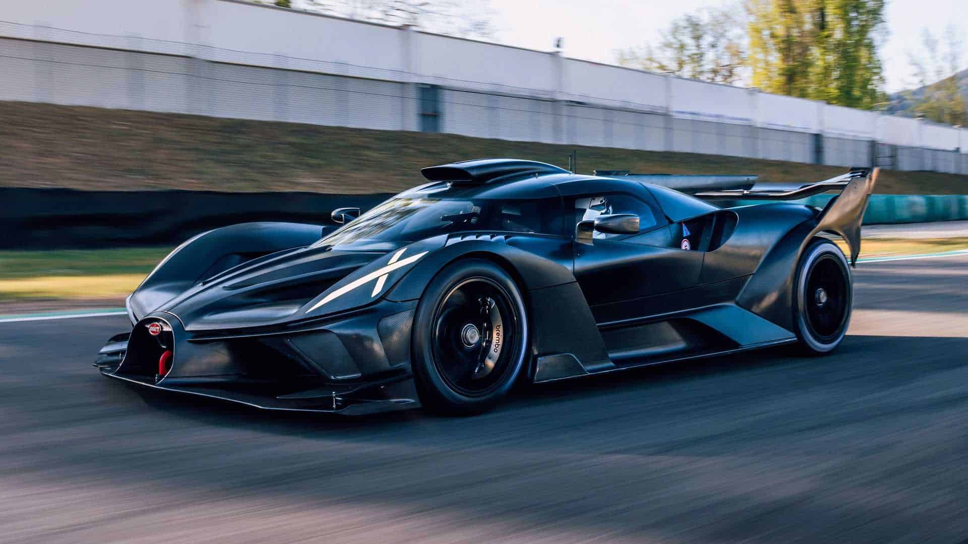 Hipercarro ou batmóvel? Bugatti Bolide voa baixo na pista; assista!
