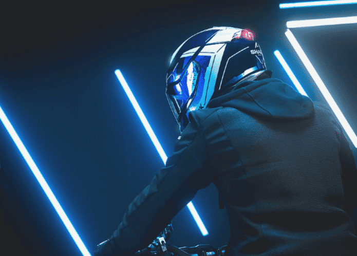 Capacete com luzes de freio