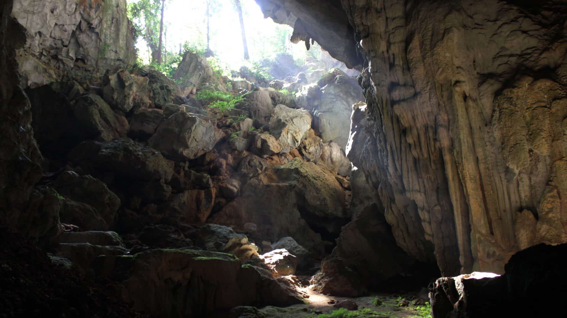 Caverna de Tam Pà Ling, no Laos, onde os fósseis foram descobertos