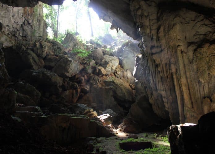 Caverna de Tam Pà Ling, no Laos, onde os fósseis foram descobertos