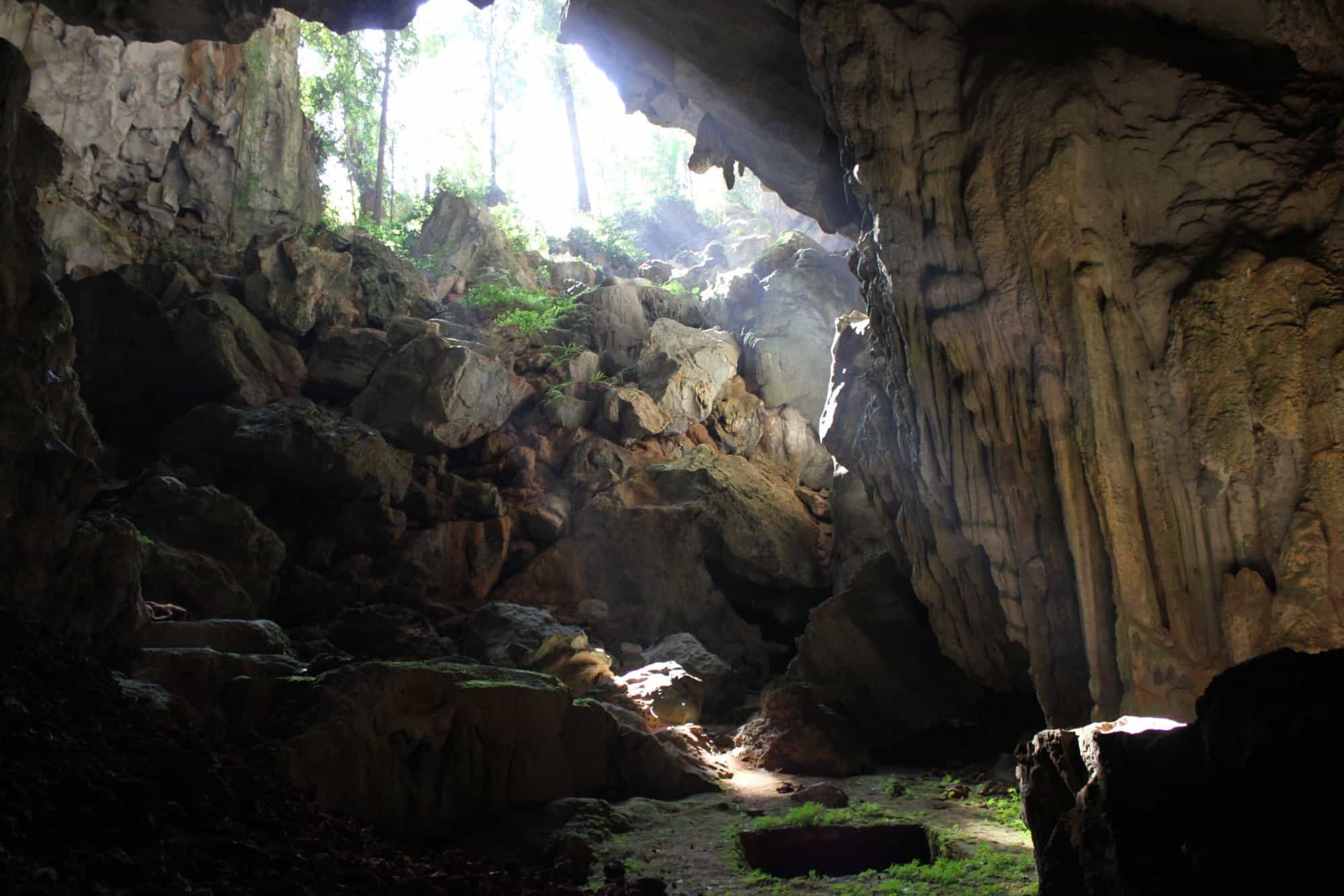 Caverna de Tam Pà Ling, no Laos, onde os fósseis foram descobertos