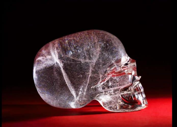 cranio-de-cristal-asteca-695x500