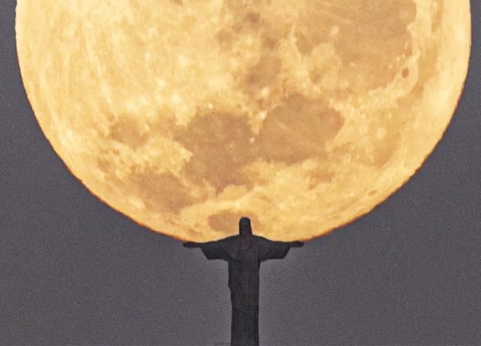 lua-de-morango-cristo-redentor-695x500