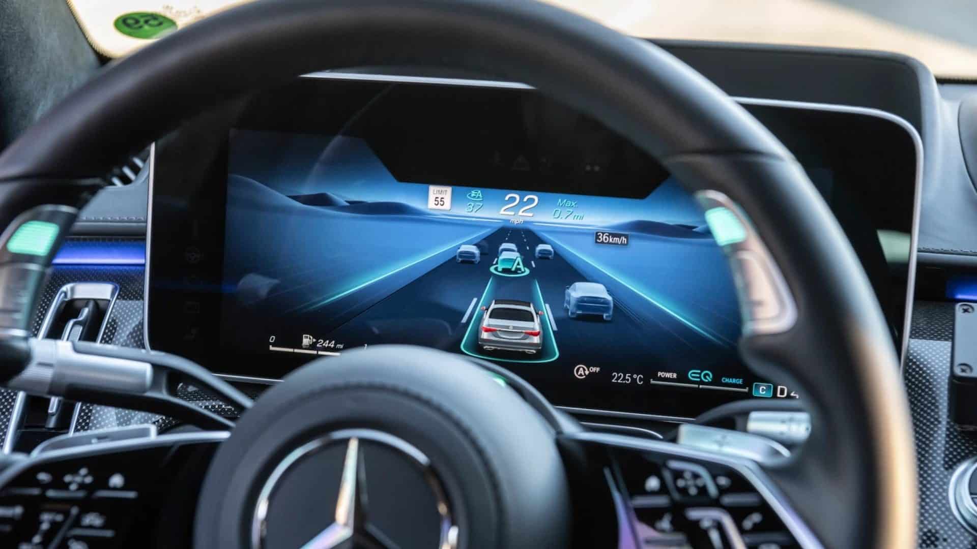 Mercedes-Benz com direção automática