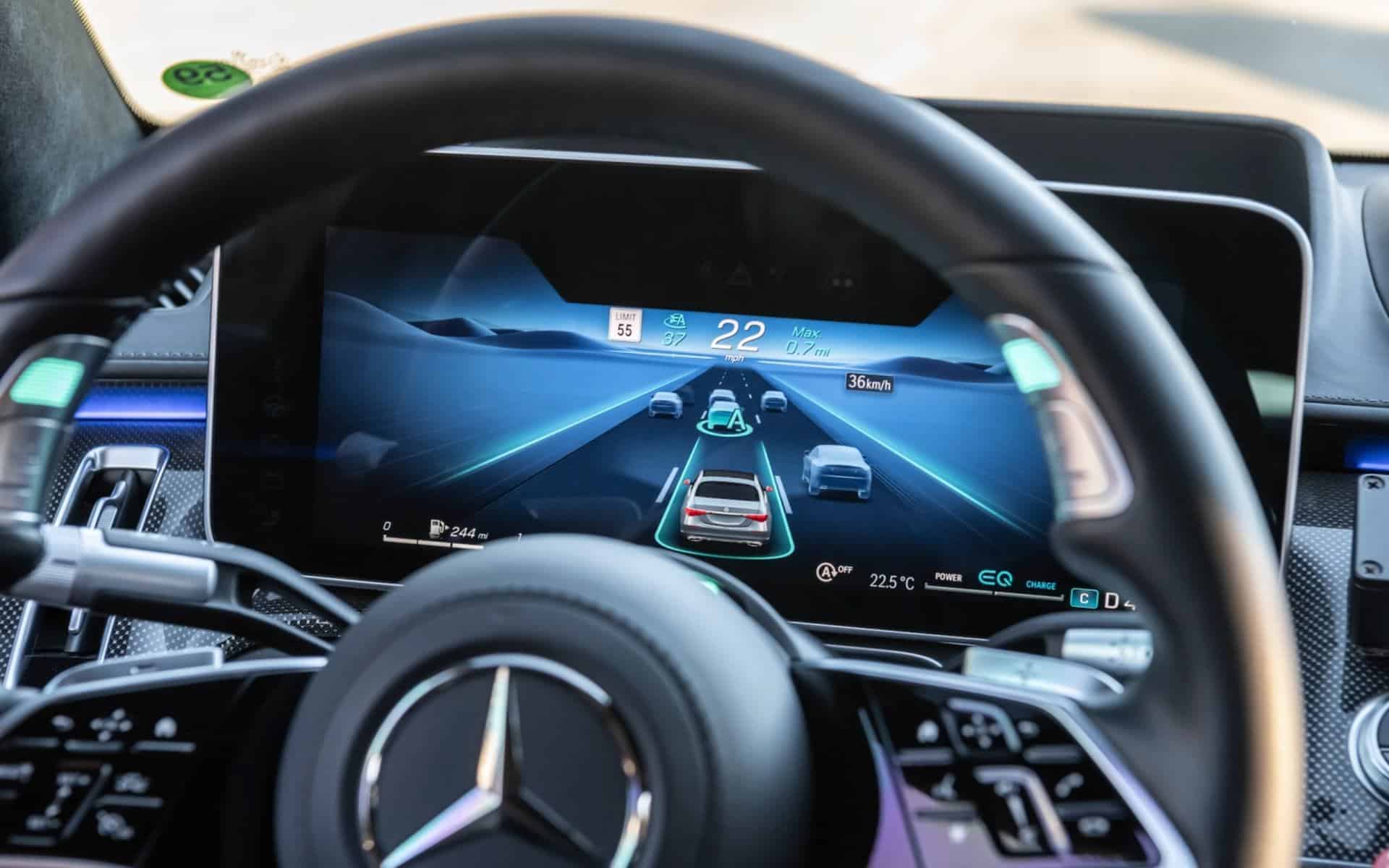 Mercedes-Benz: dirigir sem as mãos se torna realidade na Califórnia