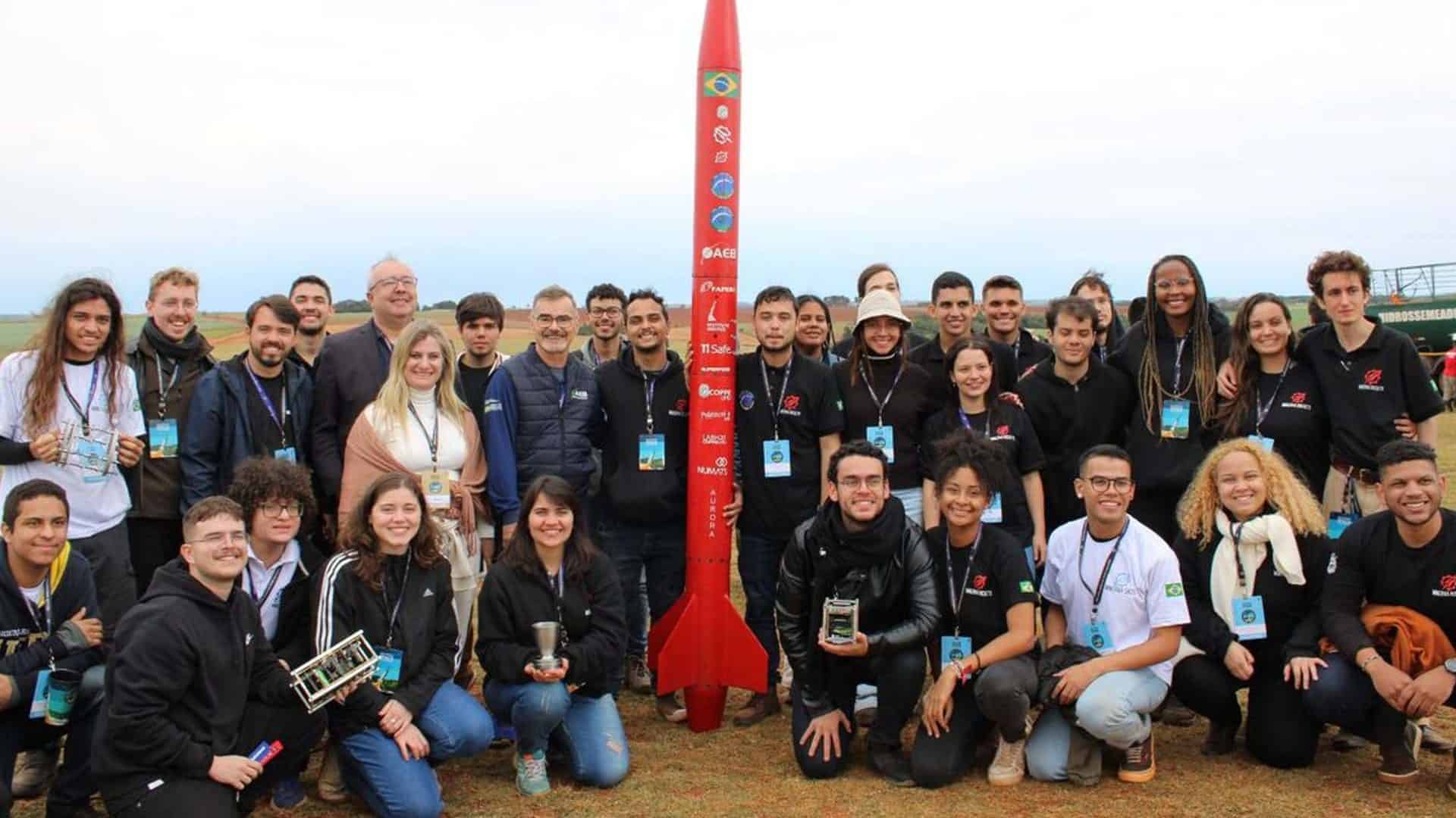 Minerva Rocket e Sats, da UFRJ, participa da maior competição de foguetes