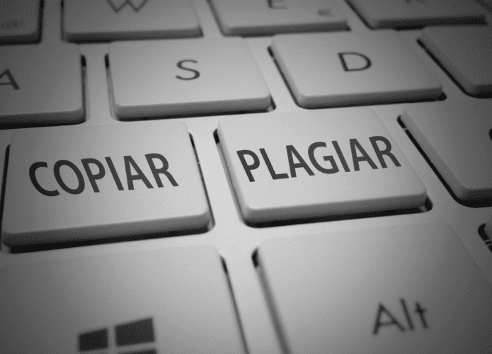 plágio