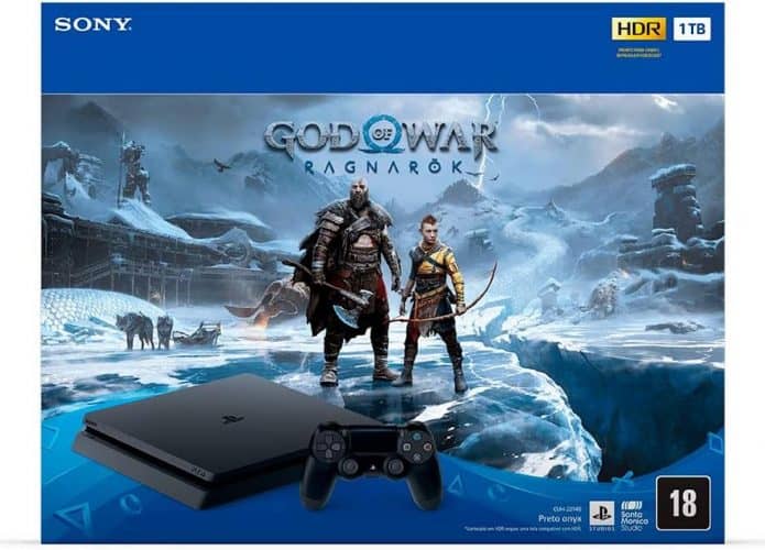 PlayStation 4 com God of War Ragnarok (Imagem: divulgação/Sony)