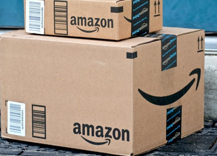 Caixas da Amazon empilhadas