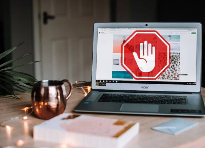 Bloqueador de anúncios. Foto: Anete Lusina/Unsplash; edição/Olhar Digital