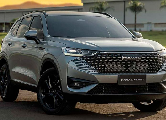 imagem mostra o carro Haval H6, de modelo híbrido, estacionado