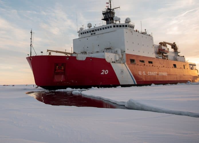 Navio quebra-gelo da Guarda Costeira dos EUA no Ártico