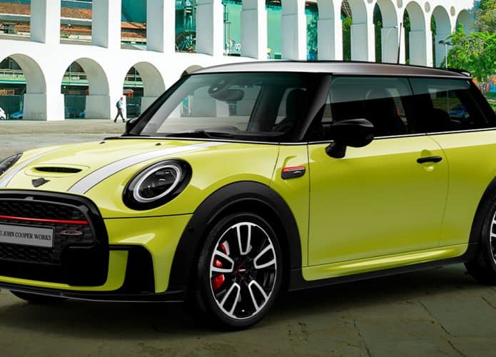 Edição especial do Mini Cooper estacionada meio de lado