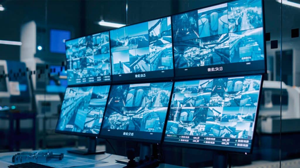 Telas de computador com sistema de câmeras de segurança