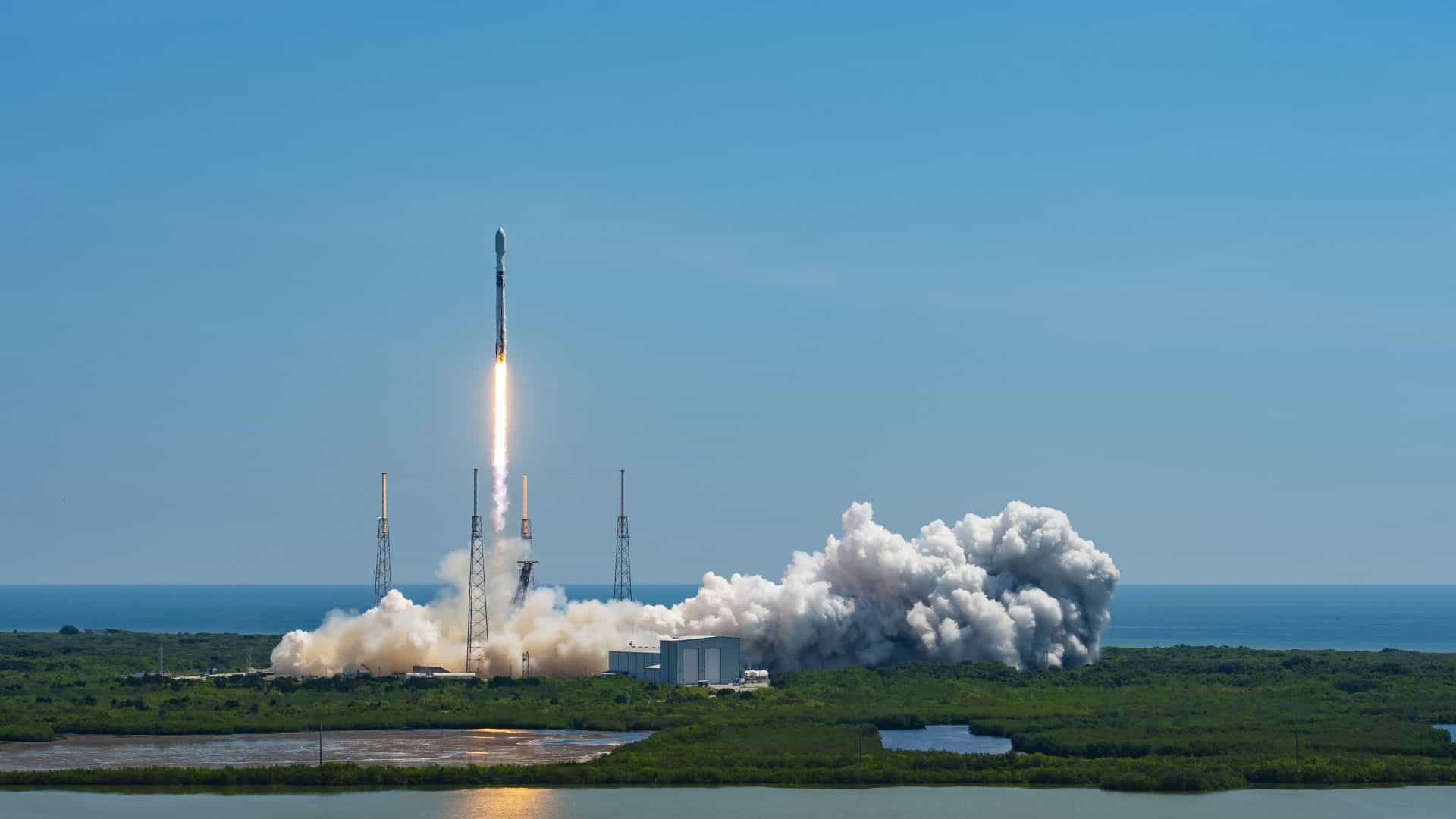 Foguete da SpaceX levando Euclid ao espaço (Imagem: divulgação/ESA)