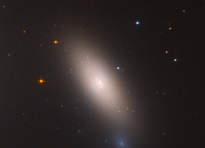 Galaxia-NGC-1277-2-695x500.png
