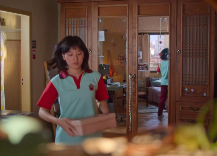Imagem mostrando cena da série Além do guarda roupas