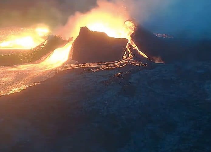 Imagem aérea de vulcão na Islândia