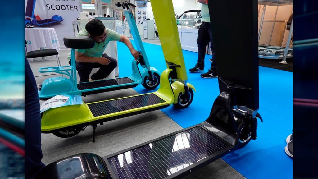 Modelos do patinete elétrico S80 Solar Scooter no evento Eurobike 2023