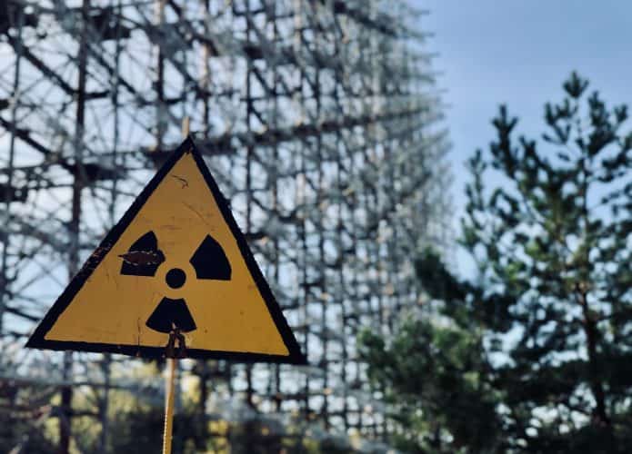 Placa de radiação em Pripyat (Chernobil). Foto: Vladyslav Cherkasenko/Unsplash