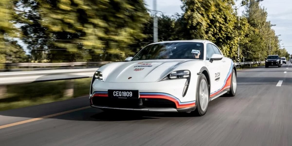 Porsche-Taycan-EV