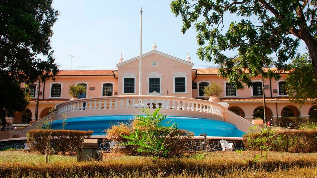 Fachada de prédio da USP no campus de Ribeirão Preto