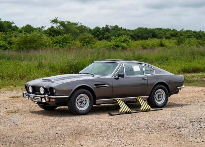 aston_martin_v8_1-695x500
