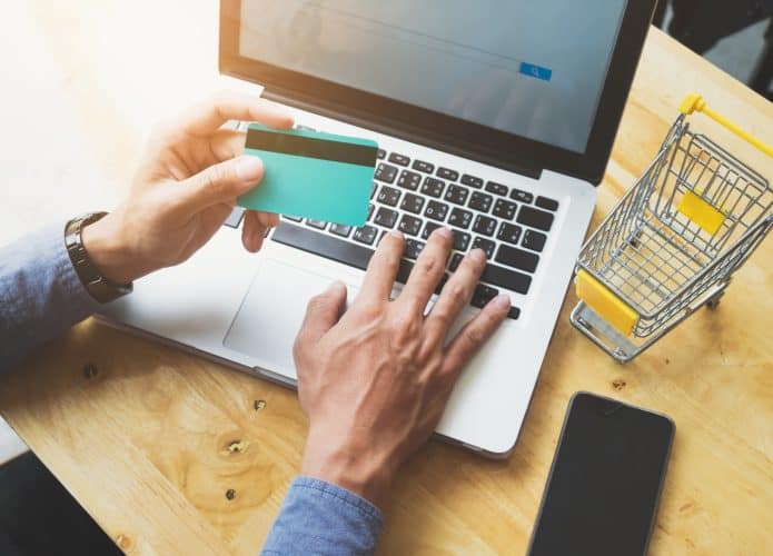 conceito-de-compra-e-venda-on-line-de-negocios-695x500