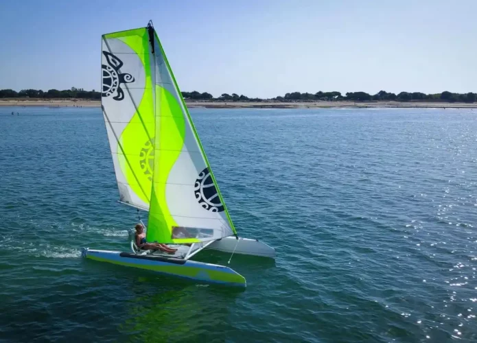 iziboat-2-695x500.webp